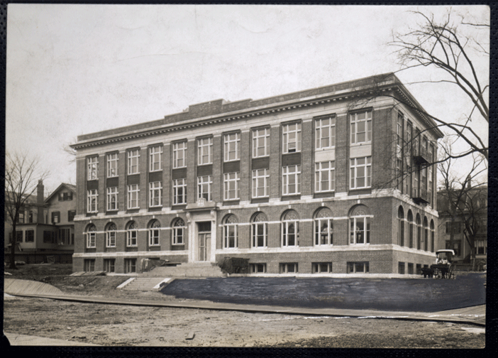 1915: Arnold Laboratory is built on Waterman Street for $80,000, funded by a bequest of Oliver H. Arnold, MD, Class of 1865. At a time when faculty live on campus, it provides quarters for four professors and one woman instructor.